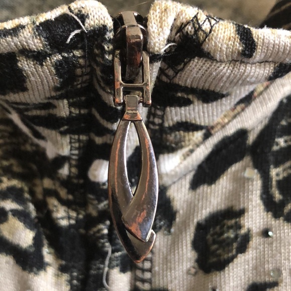 Onque Casual Zip Up Animal Print Top w/Bling - Picture 5 of 7